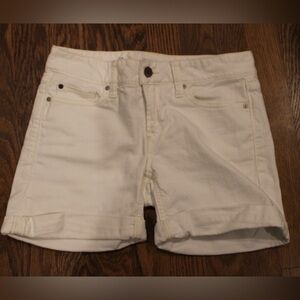 White gap shorts